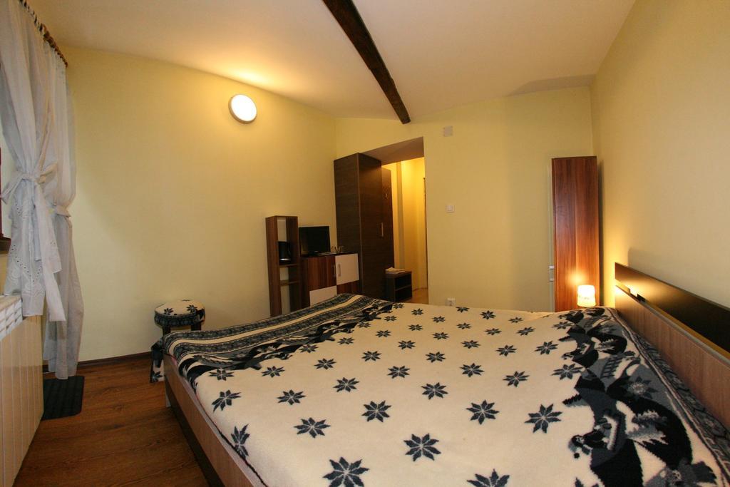 La Buni Buşteni Kamer foto