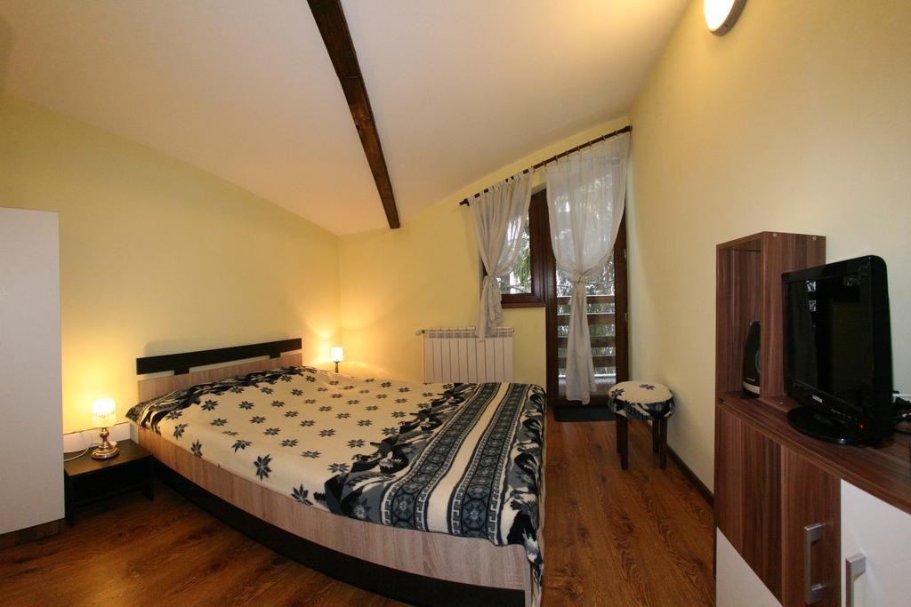 La Buni Buşteni Kamer foto