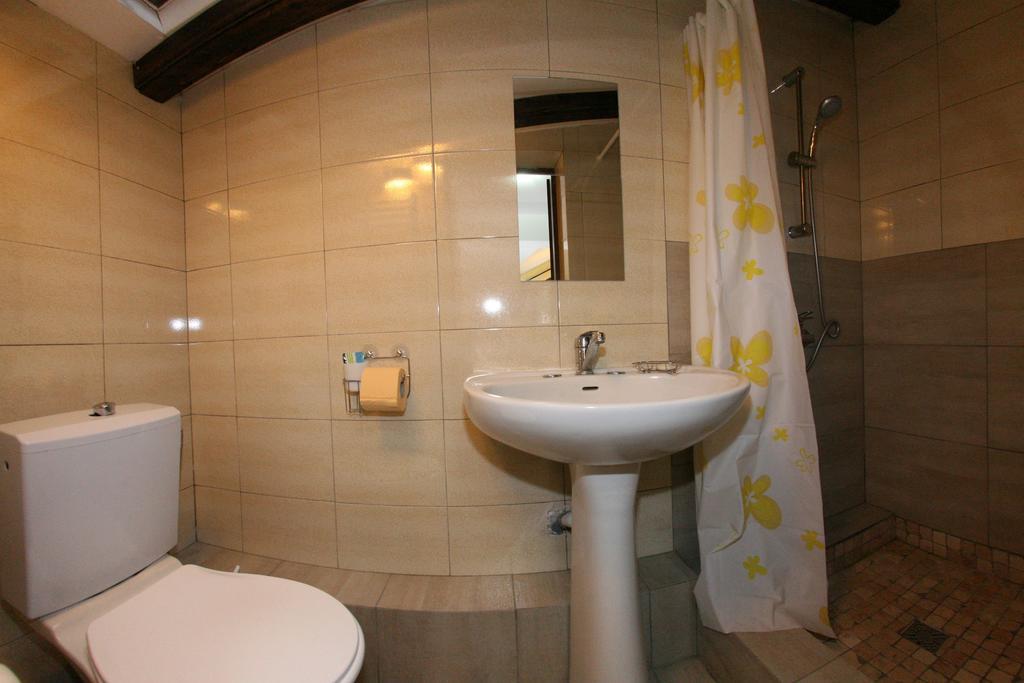La Buni Buşteni Kamer foto