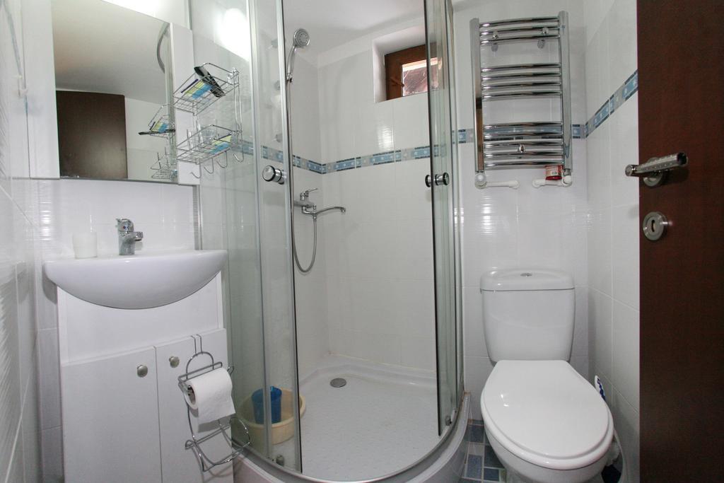 La Buni Buşteni Kamer foto
