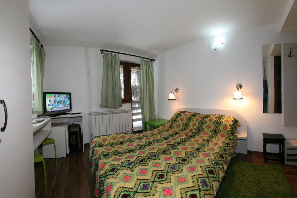 La Buni Buşteni Kamer foto