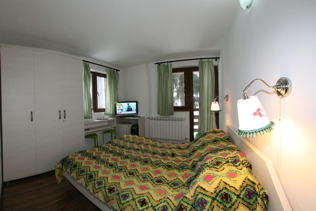 La Buni Buşteni Kamer foto