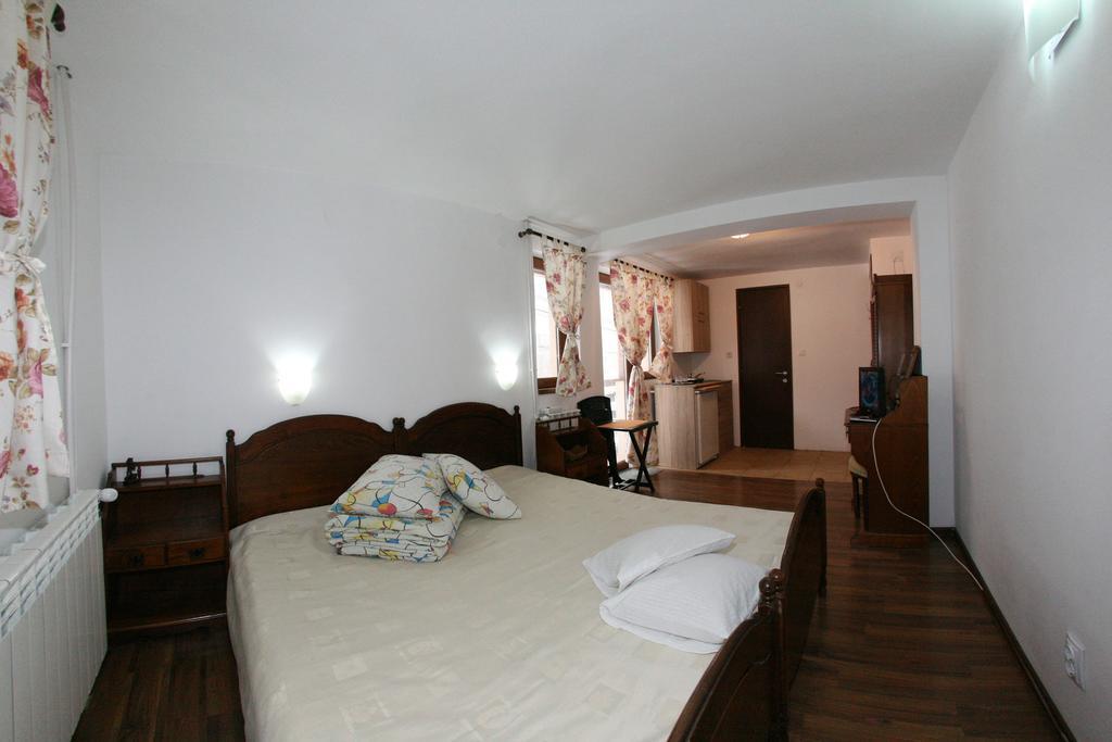 La Buni Buşteni Kamer foto