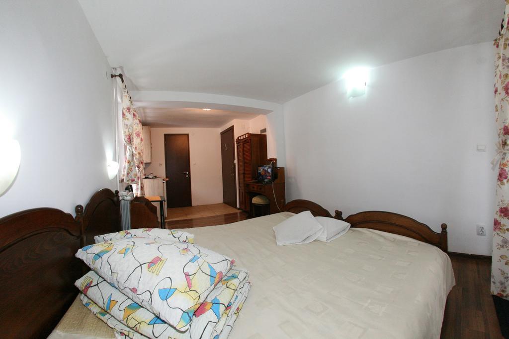 La Buni Buşteni Kamer foto