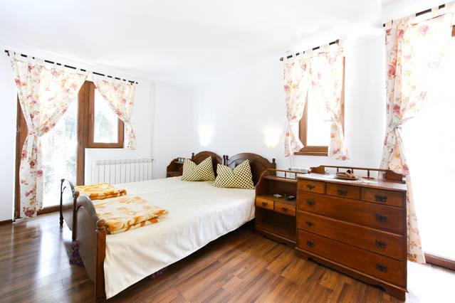 La Buni Buşteni Kamer foto