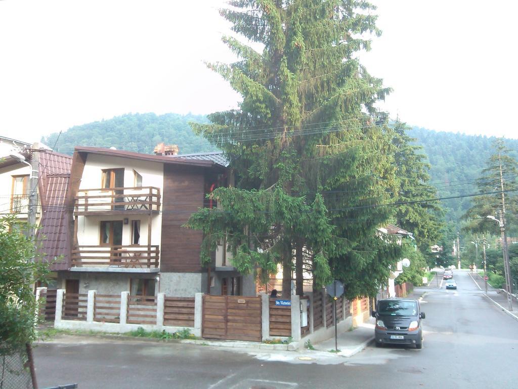 La Buni Buşteni Buitenkant foto